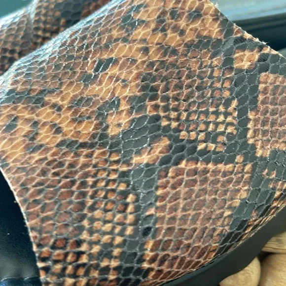 Aerosoles Women's Wanza Wedge Sandal brown black snake print size 6.5 - Picture 8 of 16
